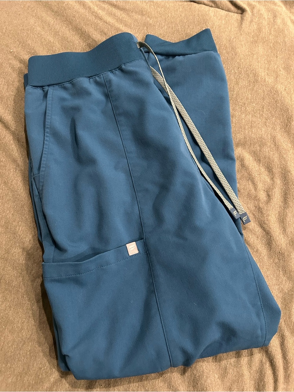 Fabletics Women's Scrub Set - Picture 3 of 4